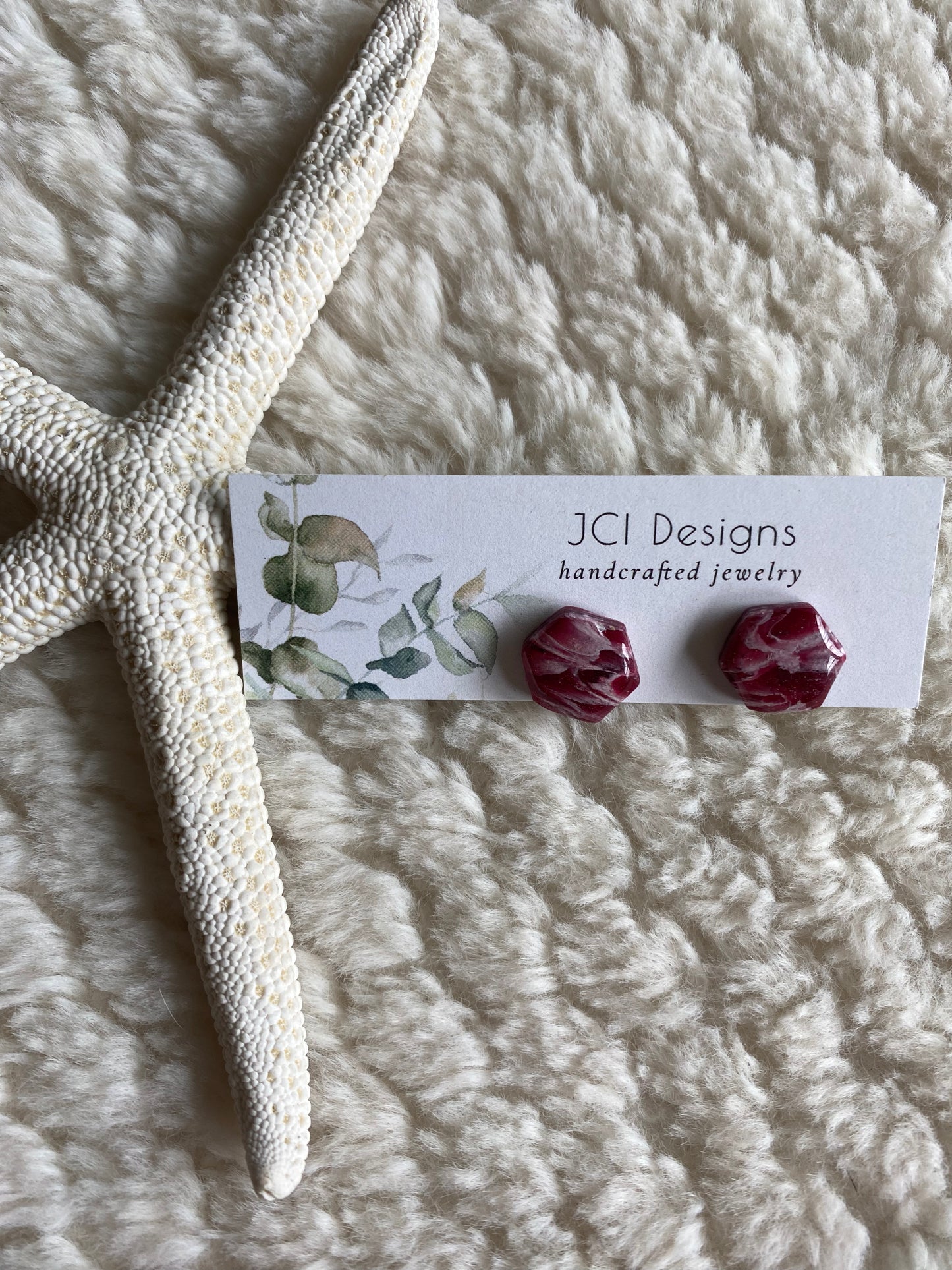 Merlot marble hexagon studs