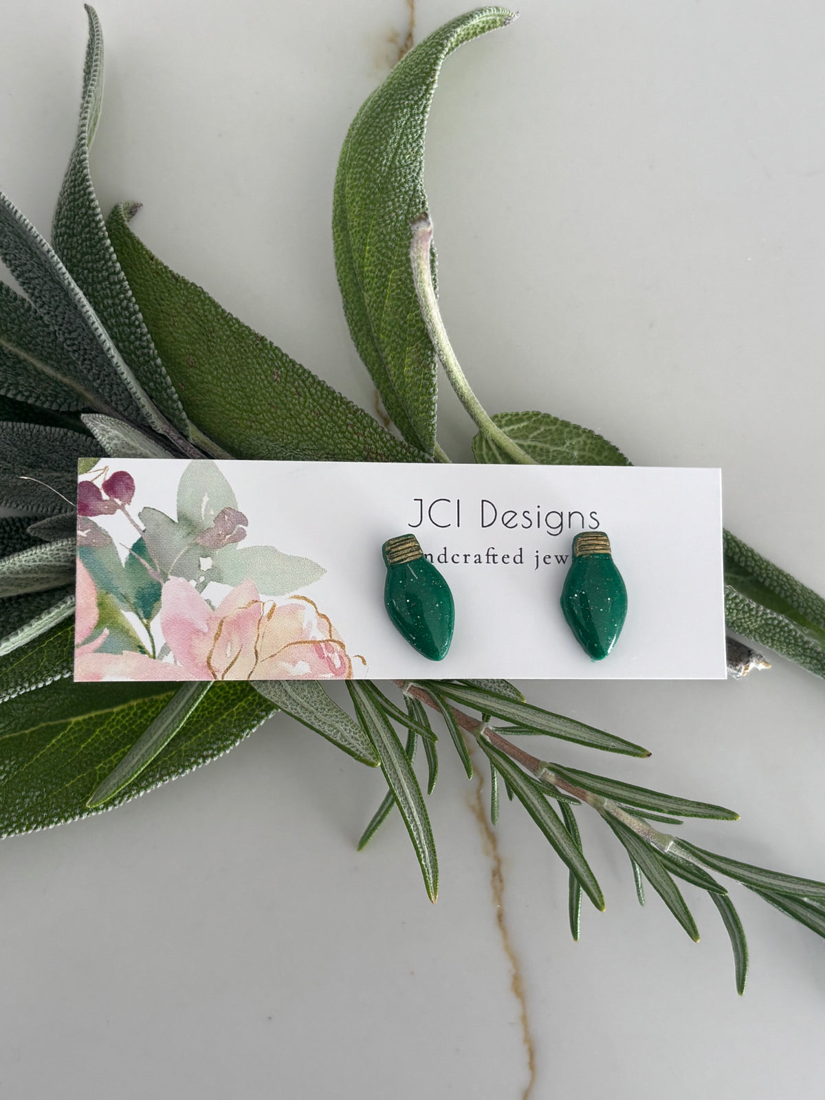 Light bulb studs in green