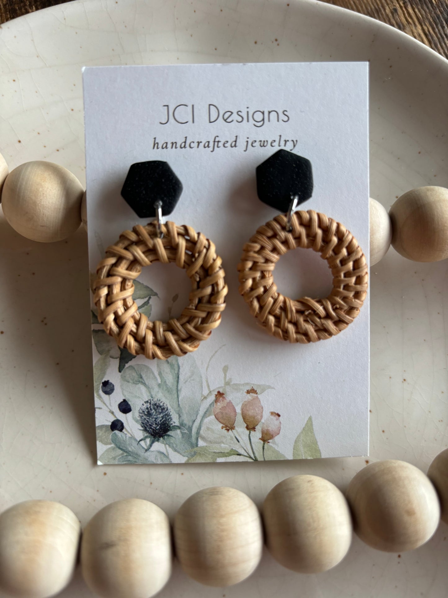 Medium rattan danglers in black
