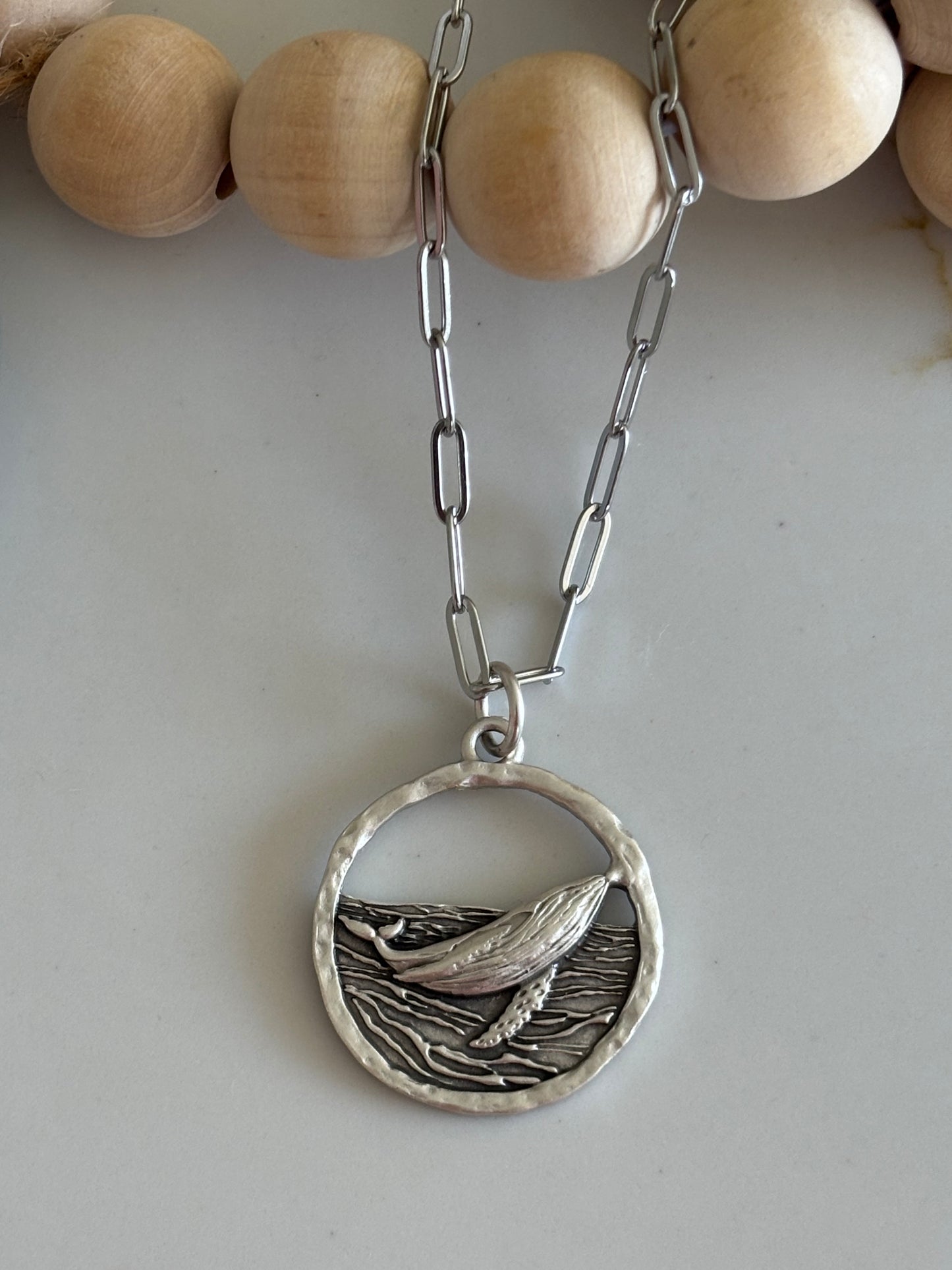 Humpback necklace
