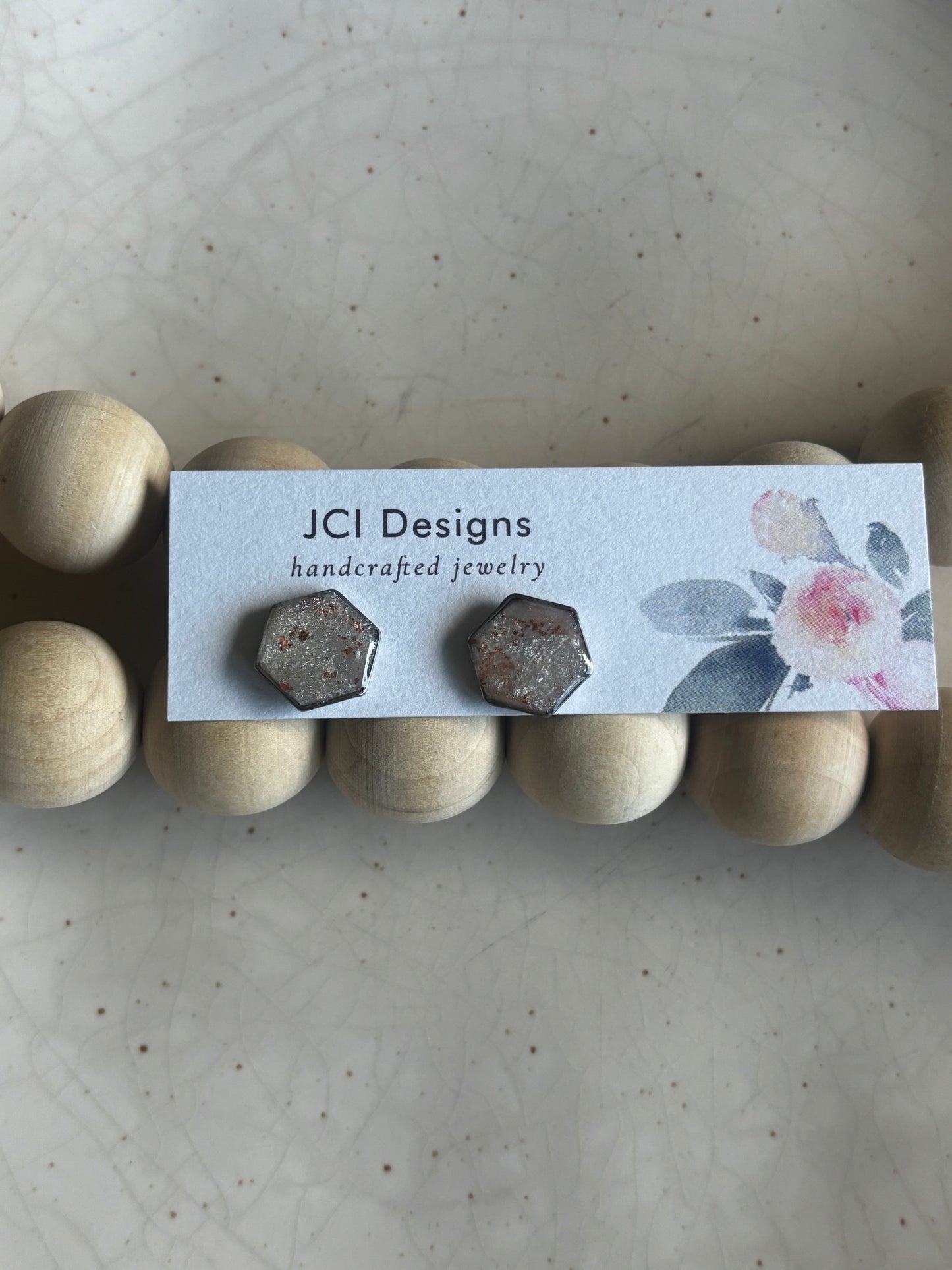 Hexagon studs in rose