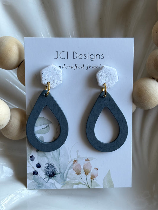 Wooded tear drops in blue and white