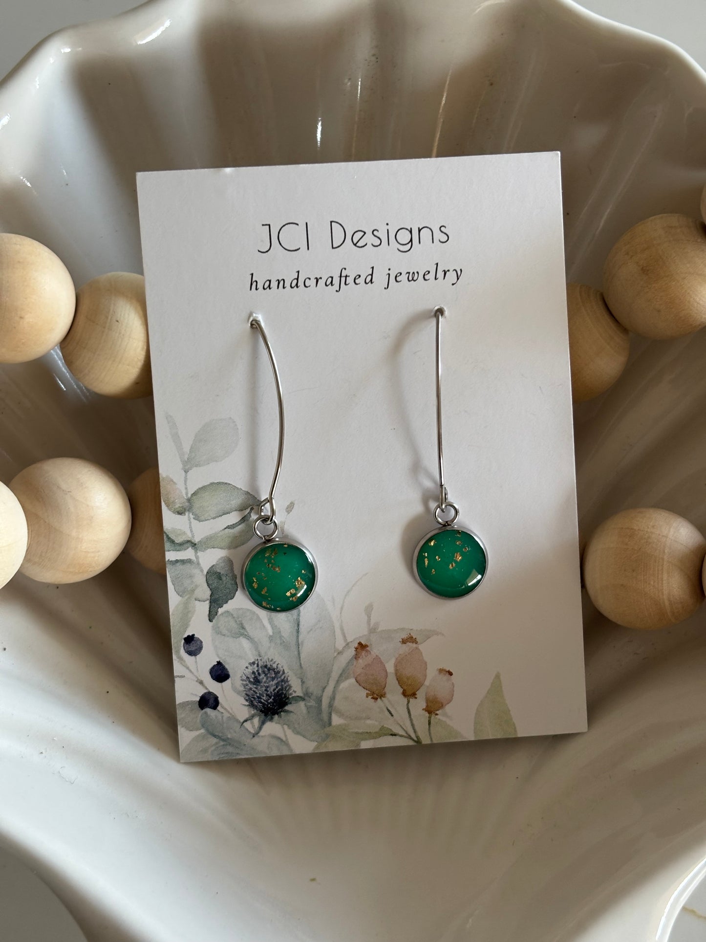 Silver drops in emerald