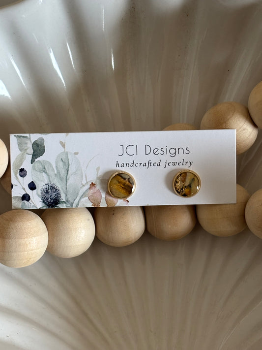 Gold midsized studs in cats eye