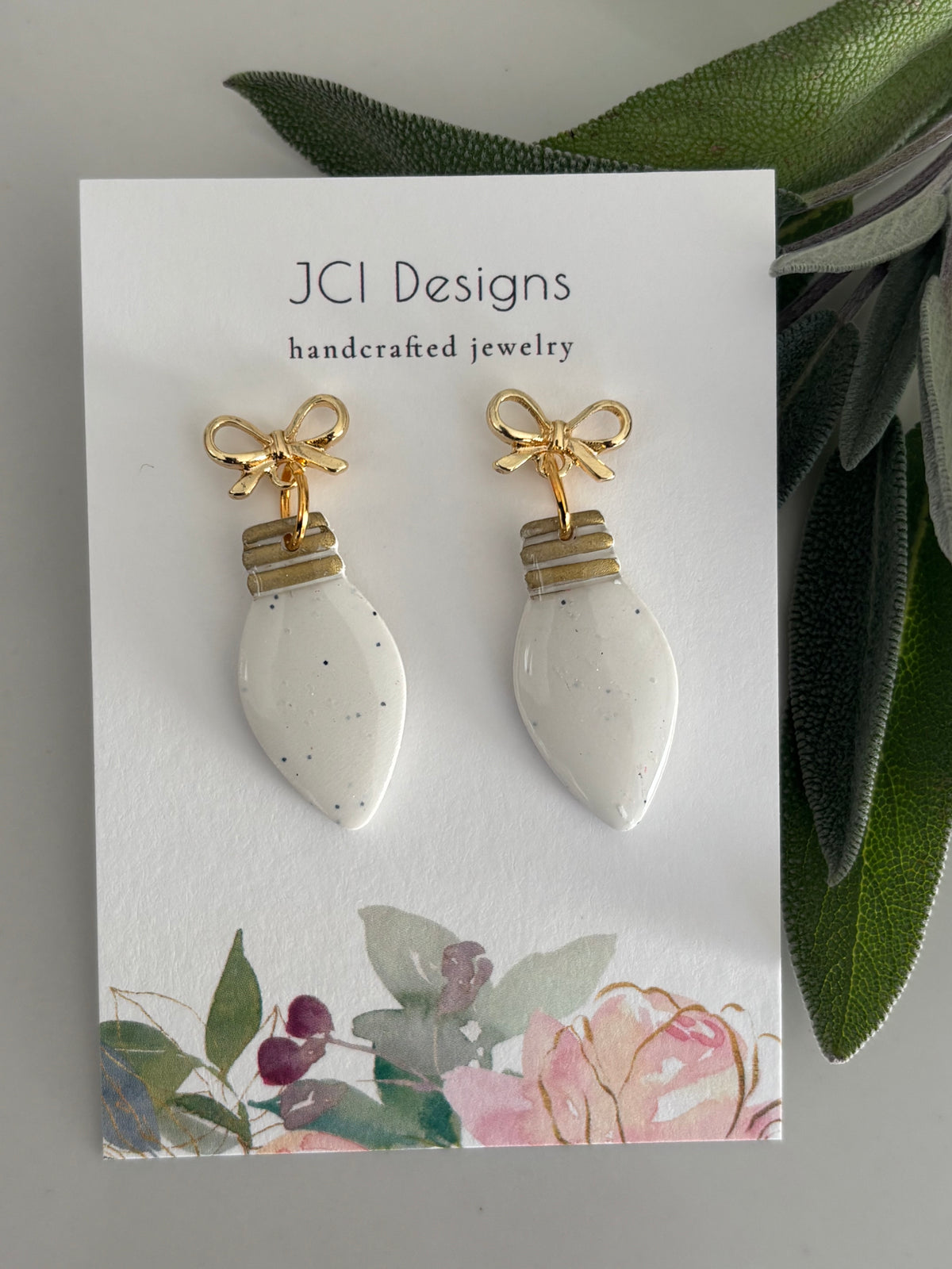 Light bulb danglers in white
