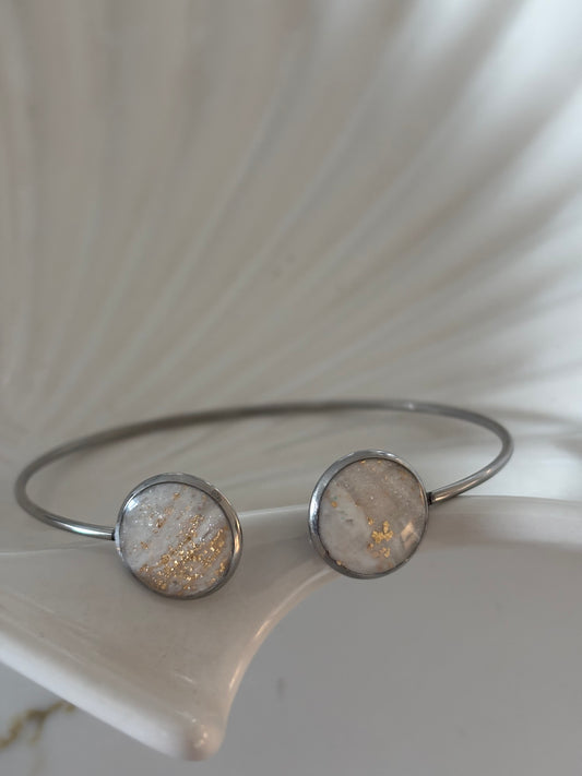 Circle bangle in pearl white