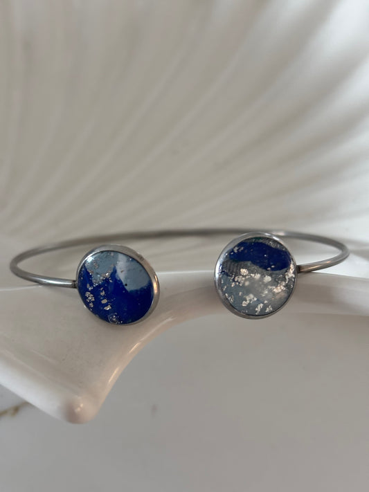 Circle bangle in frost blue