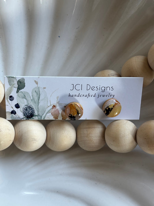 Button studs in cats eye