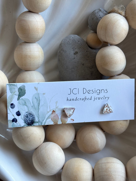 Triangle micro stud in rose