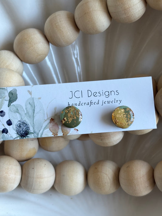 Button studs in earth and gold