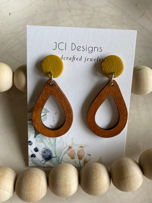 Wooden tear drops in mustard