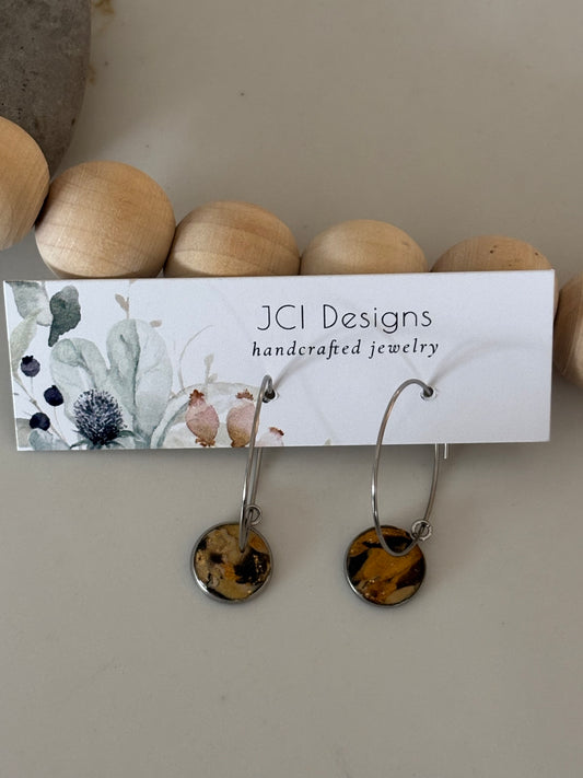 Stainless hoops in cats eye