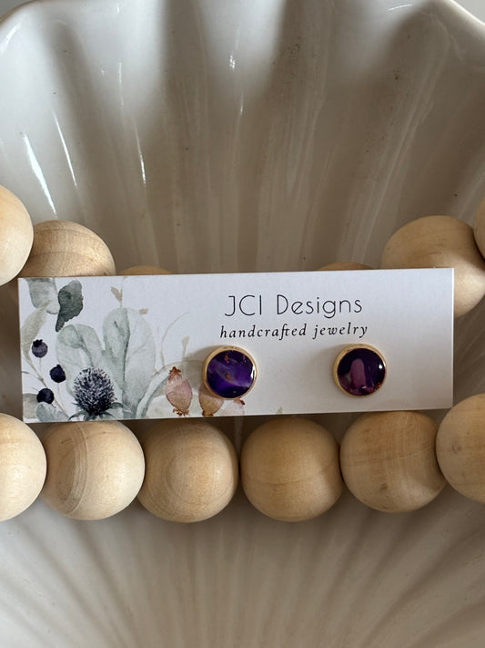 Gold midsized studs in eggplant