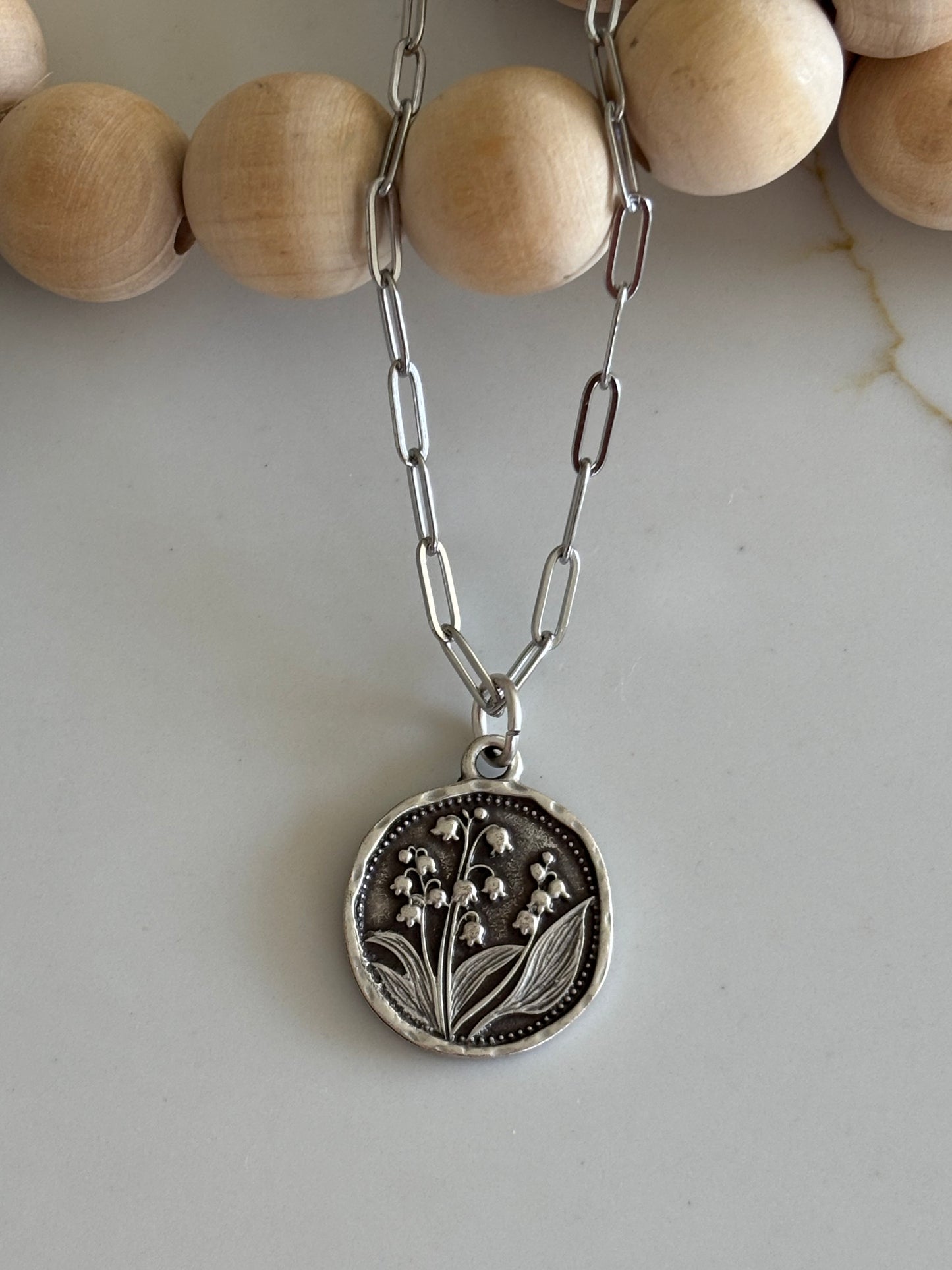 Lilly necklace
