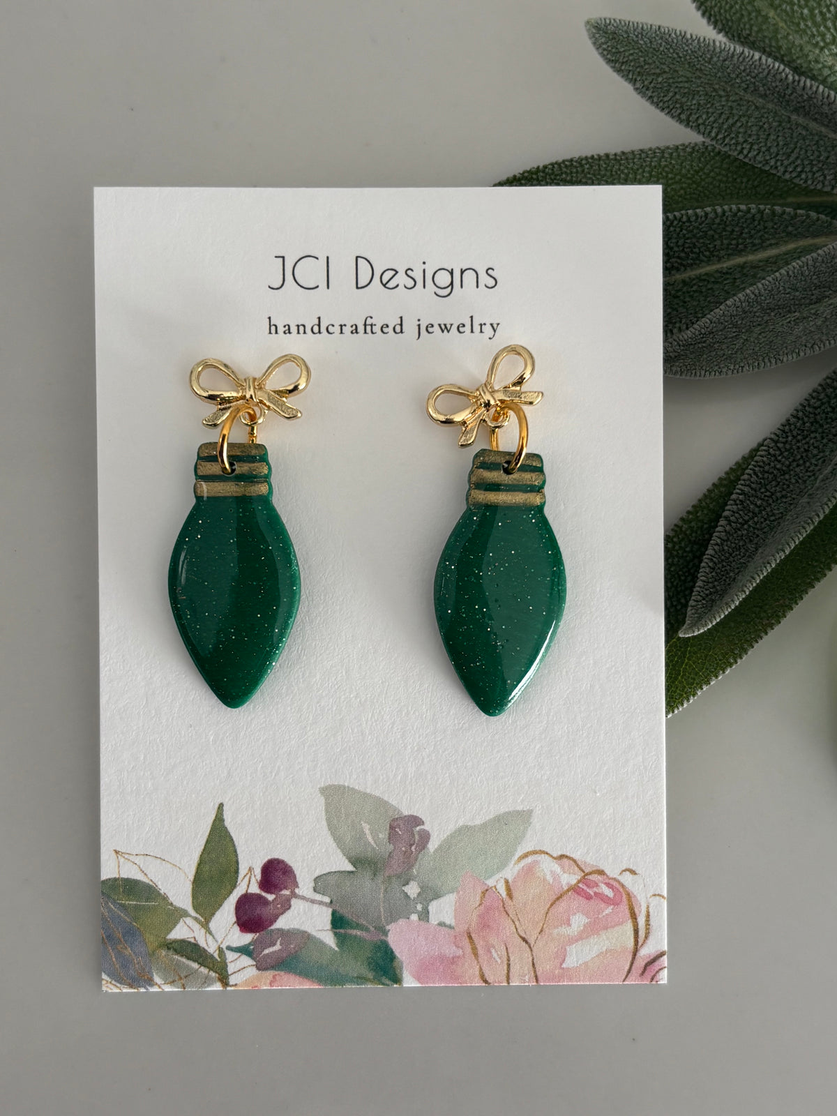 Light bulb danglers in green