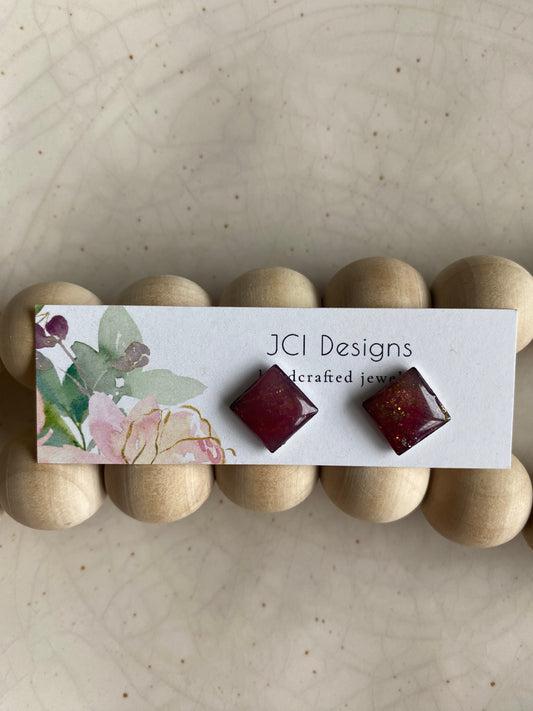 Square studs in garnet red