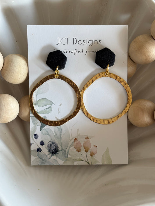 Hammered circles in black